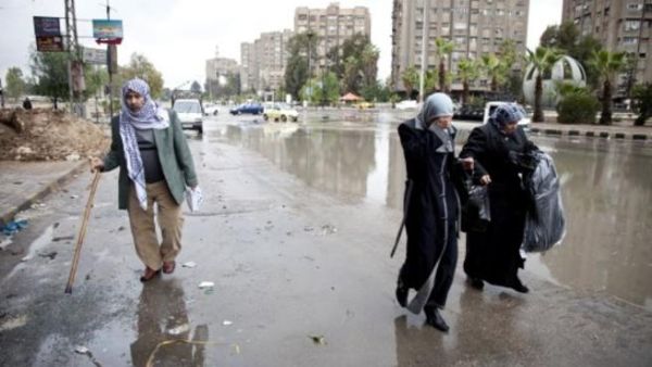 لاجئون فارون من مخيم اليرموك