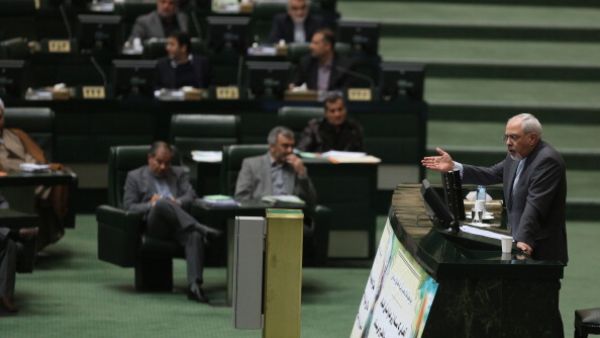 Iranian Foreign Minister Mohammad Javad Zarif addresses the parliament in Tehran on November 27, 2013. [Getty Images]