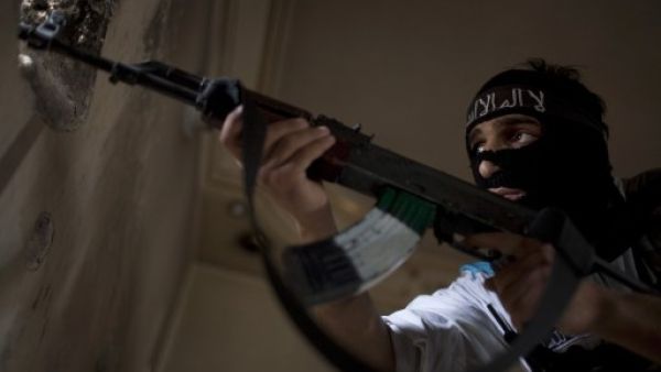 دارت معارك عنيفة منذ مطلع السنة بين تشكيلات من المقاتلين المعارضين وداعش