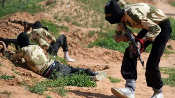 مقاتلون من دولة الخلافة الاسلامية في سورية