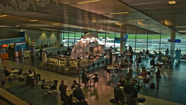 إغلاق مطار مدينة دنيدن جنوبي البلاد، عقب تلقي بلاغ بوجود طرد مشبوه على مدرجه