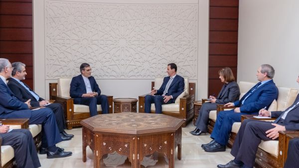 الرئيس السوري بشار الأسد خلال لقائه الوفد الايراني