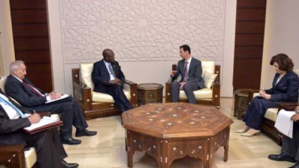 الأسد خلال استقباله مبعوثي رئيس جمهورية جنوب افريقيا لمنطقة الشرق الأوسط زولا سكوبيا