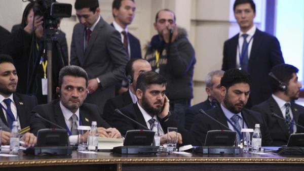 وفد المعارضة المسلحة إلى أستانا يمثل 16 فصيلا، ويترأسه ممثل "جيش الإسلام" محمد علوش