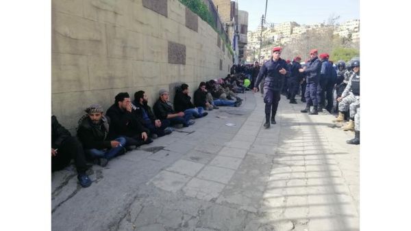  عاطلون عن العمل قرب الديوان الملكي في عمان