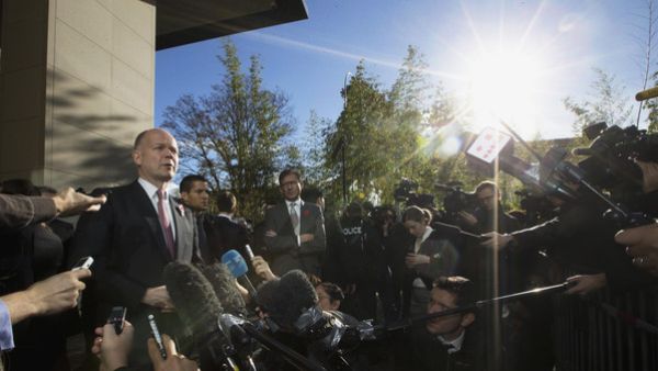 British Foreign Secretary William Hague speaks to the press following his meeting with U.S. Secretary of State John Kerry at the Iran nuclear talks in Geneva, Nov. 9, 2013. [Reuters]