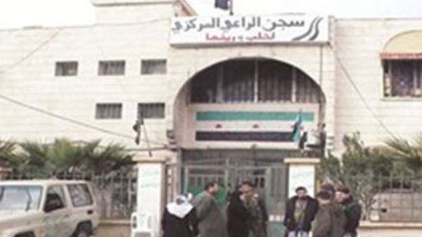 يقدر عدد السجناء الذين فارقوا الحياة في السجن بأكثر من مئة سجين