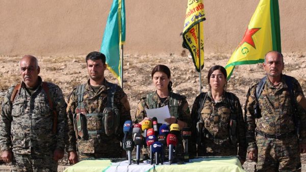 مقاتلون من قوات سوريا الديمقراطية