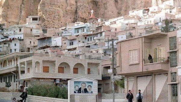 وجود مسلحين تابعين لجبهة "النصرة" في الابنية العالية داخل معلولا يؤخر الجيش من اجراء عمليات نوعية