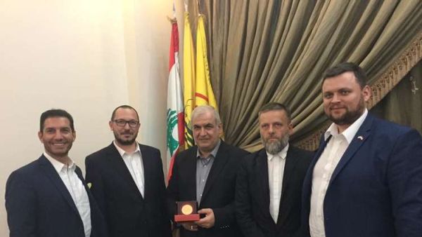 شيتيسكي نشر صورة على صفحته الرسمية في "فيس بوك" تجمعه بمحمد رعد ونواب آخرين عن حزب الله اللبناني