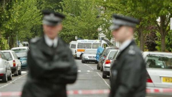 عنصران من الشرطة البريطانية