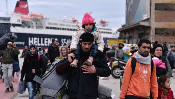 Hundreds of migrants and refugees walk at the port of Piraeus upon their arrival from the island of Lesbos on February 10, 2016. (AFP/Louisa Gouliamaki)