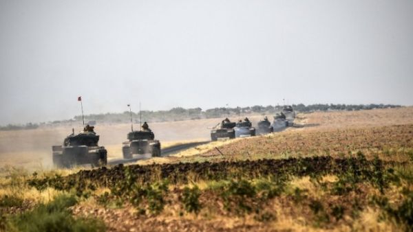 Turkish tanks heading towards Jarablus, Syria (AFP/Bulent Kilic)