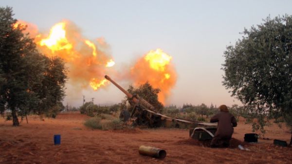 Opposition fighters, belonging to Ajnad Al-Sham, fire shells from their position in Aleppo's southern countryside, towards regime positions on July 31, 2016, in a bid to ease the siege of Syria's second city. (AFP/Omar Haj Kadour)