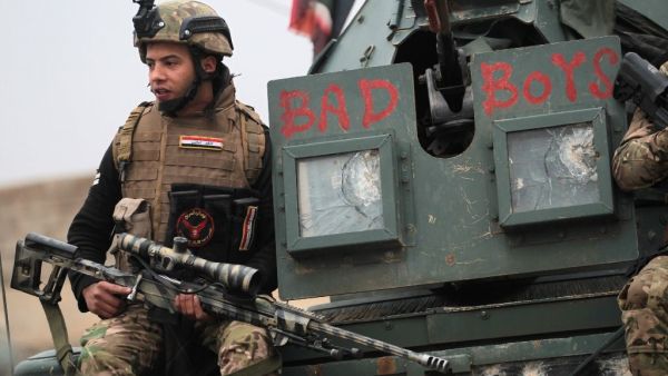 Iraqi pro-government forces patrol in the eastern part of the embattled Iraqi city of Mosul on December 28, 2016 (AFP/File)