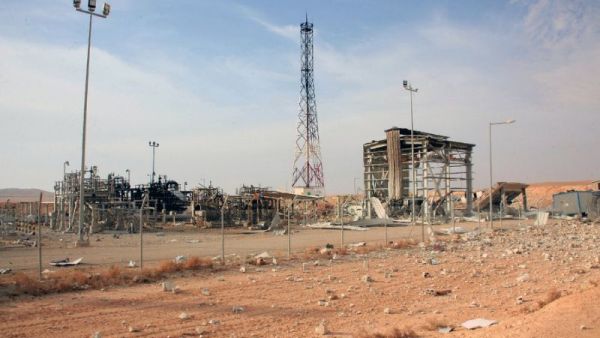 A handout picture released by the Syiran Arab News Agency (SANA) shows a general view of the Shaer gas field in Homs' eastern countryside on November 15, 2014. (AFP/File)