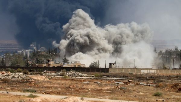 Smoke billows following air strikes by regime forces on rebel positions during intense fighting in Aleppo on August 18, 2016. (AFP/George Ourfalian)
