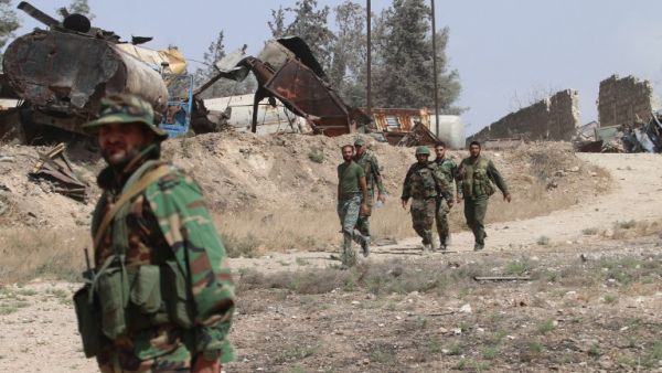 Syrian pro-regime fighters patrol the Ramussa area south of the city of Aleppo, on September 21, 2016. (AFP/George Ourfalian)