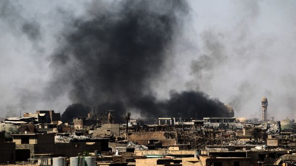 Smoke Billows in Old City of Mosul (AFP)  Smoke Billows in Old City of Mosul (AFP)