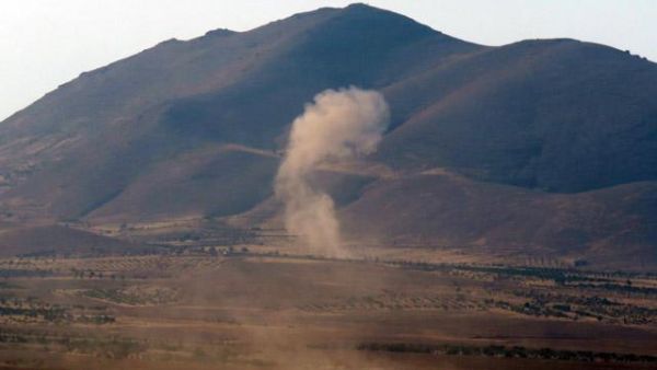 Smoke billows in the Jurud Al Qaa mountainous border area in the western Qalamoun, on Saturday during an offensive by Syrian pro-government forces against Daesh group fighters (AFP photo)