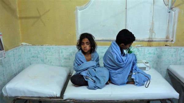 Syrian children receive treatment for an alleged chemical attack at a makeshift clinic on the village of al-Shifuniyah in the Eastern Ghouta Area. (AFP/ File Photo)