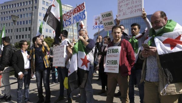 People demonstrate in Brussels on April 8, 2017, in support of the Syrian people after the latest suspected chemical attack. (AFP/Nicolas Maeterlinck)