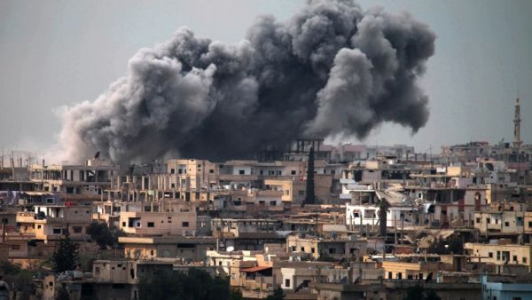 Smoke billows following reported air strikes on a rebel-held area in the southern city of Daraa, on March 16, 2017. (AFP/Mohamad Abazeed)