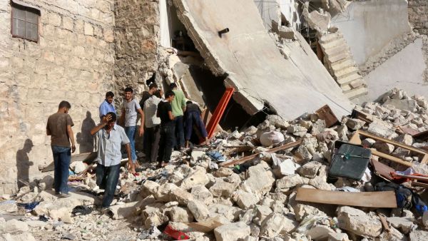 U.S. leads airstrikes in Daesh-controlled city in Syria (AFP/Thaer Mohammed)