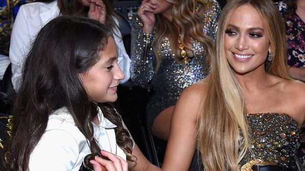 Jennifer Lopez with her daughter (Twitter)
