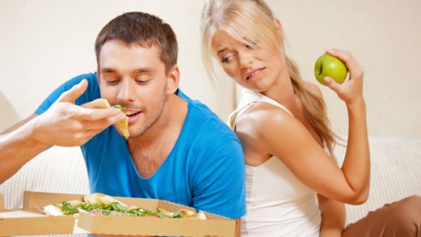 زوجات الرجال ذوي الجاذبية يتعرضن أكثر من غيرهن لاتباع نظام غذائي مضطرب