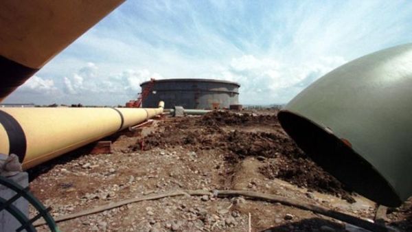 Iran is looking to discover 2.5 billion barrels of recoverable oil and 23 trillion cubic feet of gas in the course of the country's fifth five-year development programme (2010-2015) now under way Iran is looking to discover 2.5 billion barrels of recoverable oil and 23 trillion cubic feet of gas in the course of the country's fifth five-year development programme (2010-2015) now under way