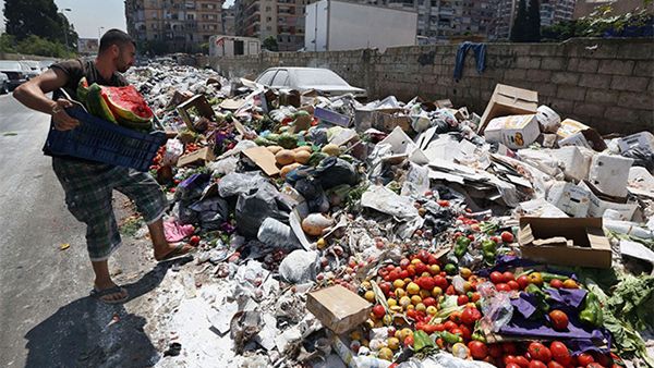 جبال من النفايات تحاصر بيروت بانتظار مصير خطة الحكومة