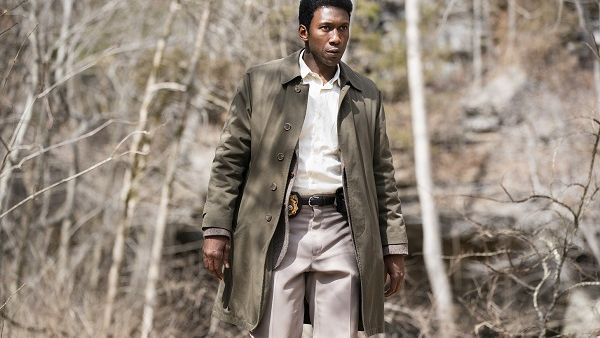 True Detective, بطولة الممثل ماهرشالا علي الحائز على جائزة الأوسكار (من فيلم Moonlight ومسلسل House of Cards) True Detective, بطولة الممثل ماهرشالا علي الحائز على جائزة الأوسكار (من فيلم Moonlight ومسلسل House of Cards)