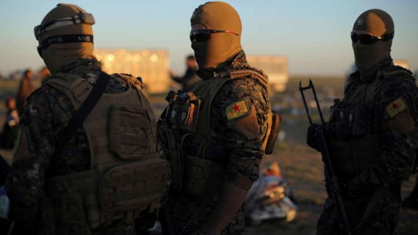 عناصر من قوات سوريا الديمقراطية
