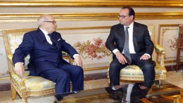  الرئيس التونسي الباجي قائد السبسي ونظيره الفرنسي فرنسوا أولاند