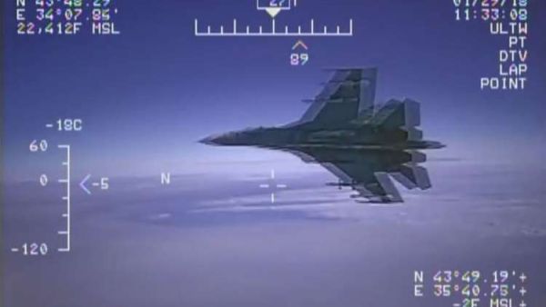 المقاتلة الروسية رافقت طائرة الاستطلاع الأمريكية لمنعها من انتهاك المجال الجوي الروسي