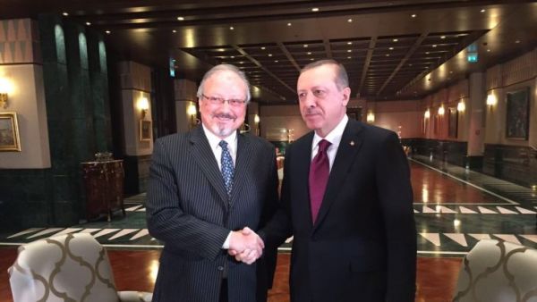 صورة من الأرشيف لأردوغان رفقة الراحل جمال خاشقجي

أردوغان والكاتب ىالراحل خاشقجي/ أرشيفية