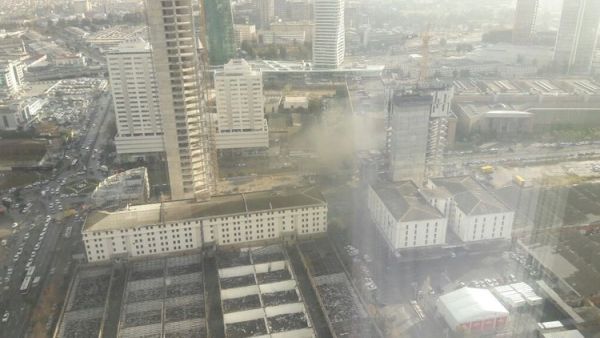 الدخان يتصاعد من موقع التفجير في أزمير التركية