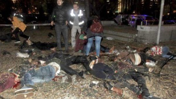 هجوم بسيارة مفخخة أدى إلى مقتل 35 شخصا في انقرة الاحد
