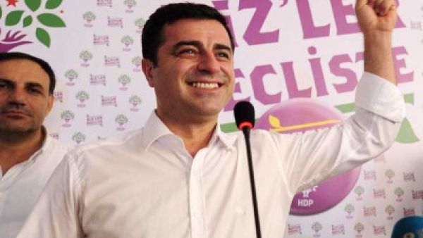 صلاح الدين دميرتاش زعيم حزب الشعب الديموقراطي الكردي