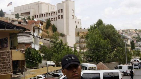 محكمة تركية تحبس أحد موظفي القنصلية الأمريكية في إسطنبول