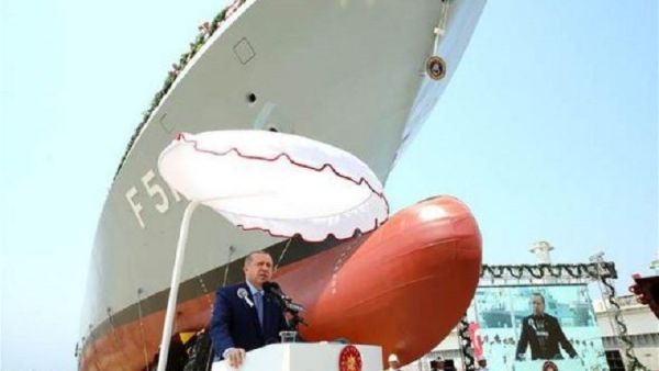 الرئيس التركي رجب طيب أردوغان أثناء تدشين الفرقاطة Kınalıada
