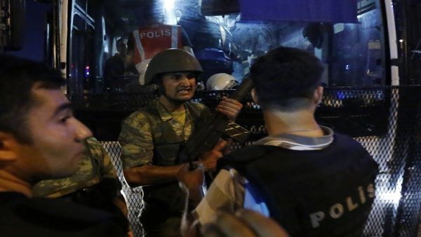 اعتقال 40 جنديا تركيا من قاعدة جوية في مدينة قونية