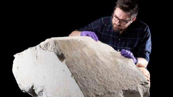 حجر نادر يعود لهرم خوفو الأكبر