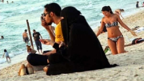 السفارة السعودية تطالب رعاياها الابتعاد عن التجمعات التركية المزدحمة