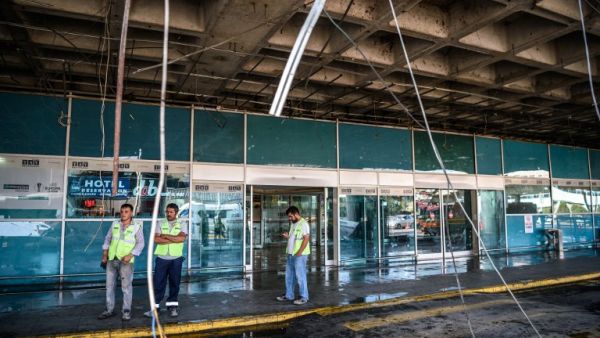 Workers outside the explosions and attacks site outside Ataturk airport's international arrivals terminal. (AFP/Ozan Kose) 