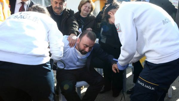 Family members and relatives mourn outside a morgue in Ankara on February 18, 2016, a day after a car bombing targeted military vehicles, killing 28. (AFP/Adem Altan)