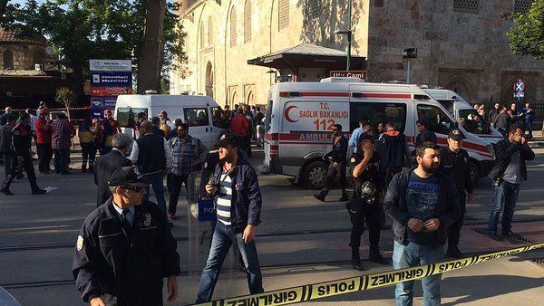Police on site at the scene of an alleged suicide bombing in Bursa, Turkey, April 27, 2016. (Twitter/Anadolu Agency)