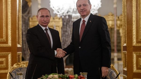 Turkish President Recep Tayyip Erdogan and his Russian counterpart Vladimir Putin agreed pn December 14, 2016 in a phone call that violations of a ceasefire deal agreed for the Syrian city of Aleppo should stop, Turkish presidential sources said. (AFP/Ozan Kose)