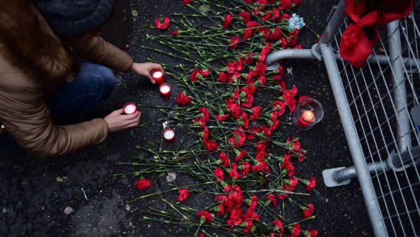 People lay flowers in front of the Reina club on January 1, 2017 in Istanbul, after a gunman killed 39 people, including many foreigners, in a rampage at a nightclub in Istanbul where revellers were celebrating the New Year. (AFP/Yasin Akgul)